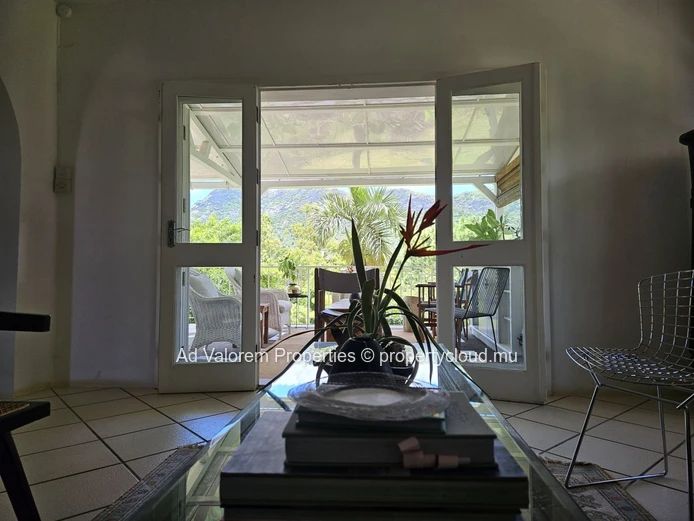 Freehold Contemporary House - 180 m2, 3 bedrooms, 2 bathrooms | Moka