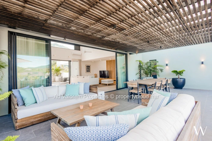 Penthouse with stunning views for sale in Black River 