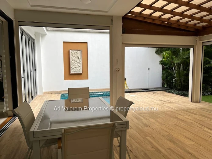 Exceptional corner apartment with private garden and heated swimming pool!