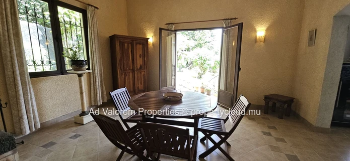 Beautiful family home for sale in a calm area of Floreal