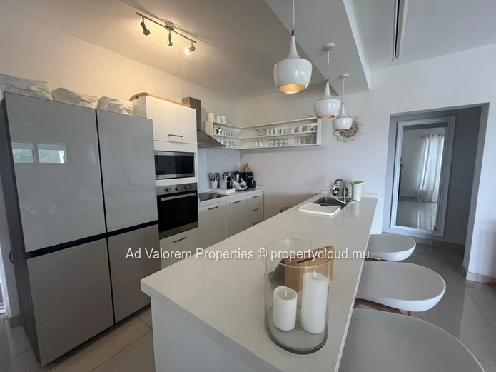 Stunning Furnished Penthouse for Rent in Black River – 150 m² (Sole Mandate)