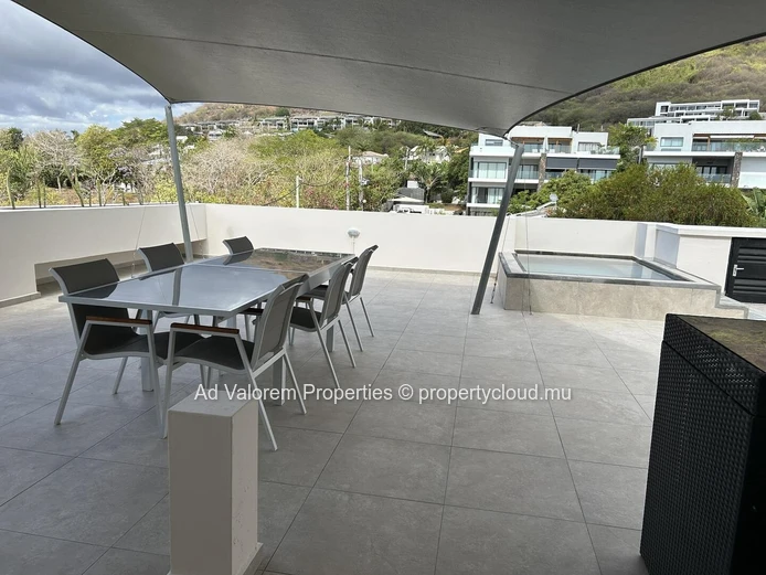 Two-level penthouse for rent – Tamarin