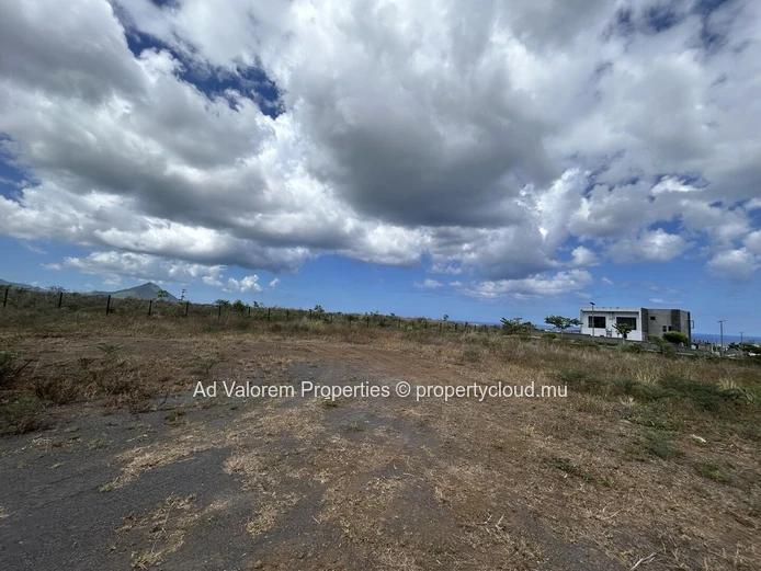 "Exclusive Gated Residential Land in Prime Flic en Flac Location - 1.234m² for Rs 16.5M!"