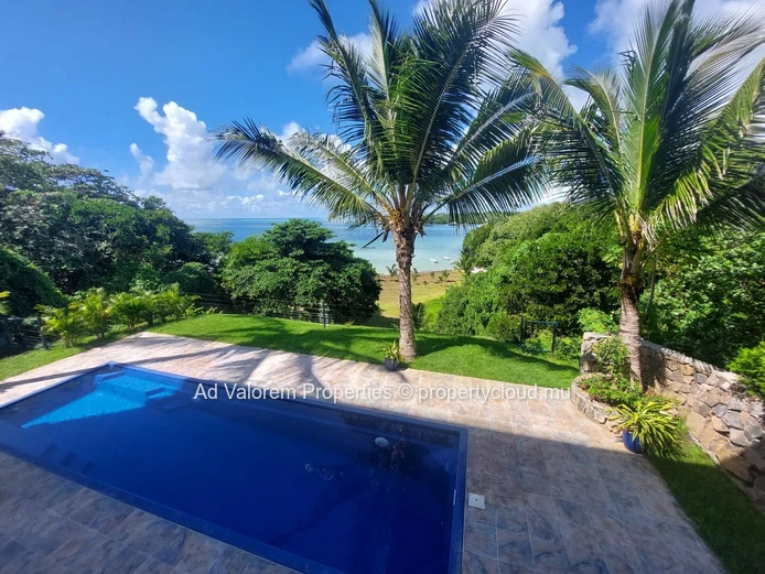 For Rent – Penthouse with Rooftop and Private Pool in Trou d’Eau Douce (Sole Mandate)