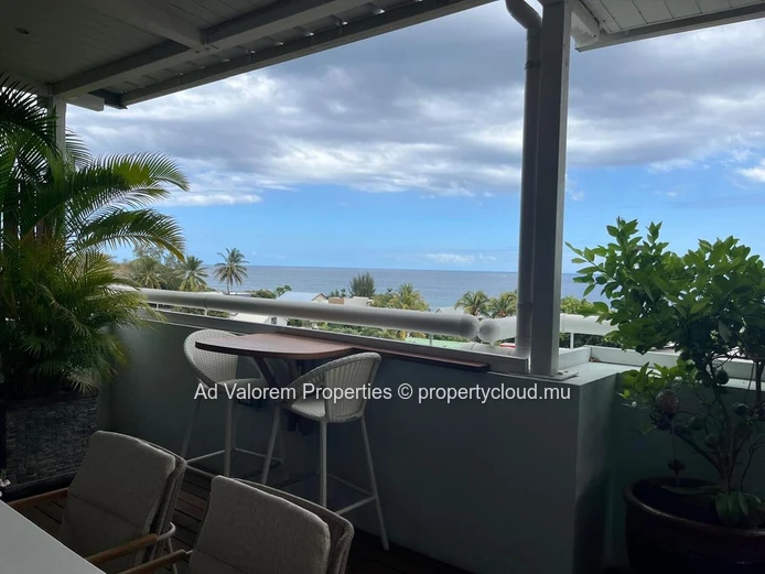 Penthouse for sale in Black River.