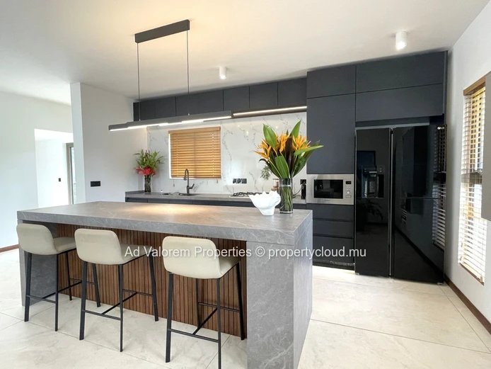 New villas with 3 en-suite bedrooms and private pool in close proximity to the sea