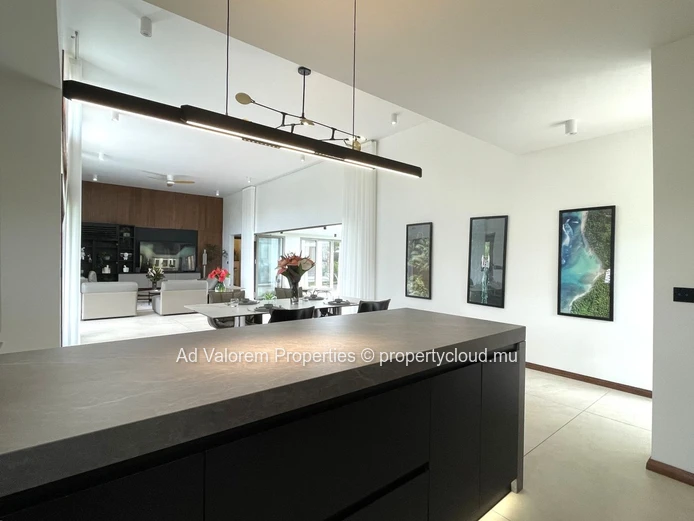 New villas with 3 en-suite bedrooms and private pool in close proximity to the sea