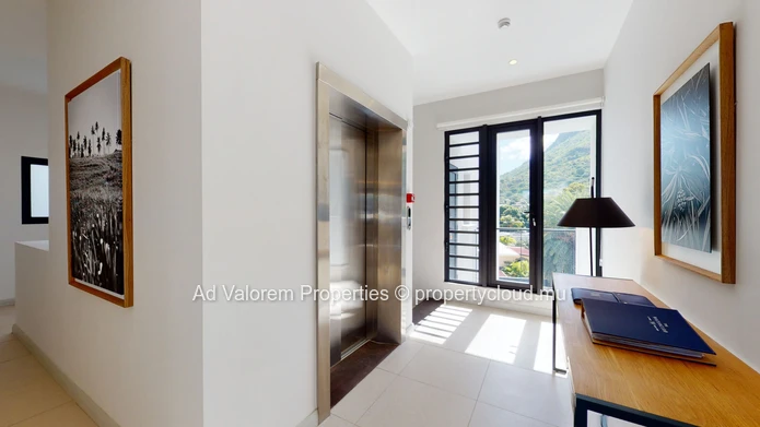 Penthouse with stunning views for sale in Black River 