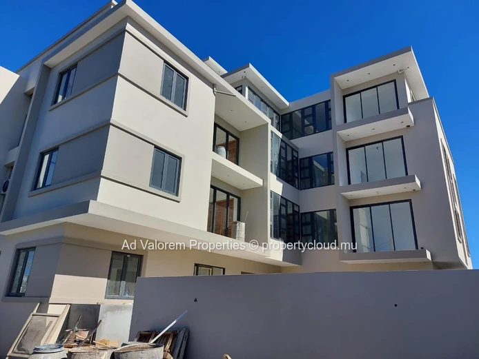 For Sale – Bright Penthouse with Panoramic Views in Grand Baie (Accessible to Foreign Buyers)