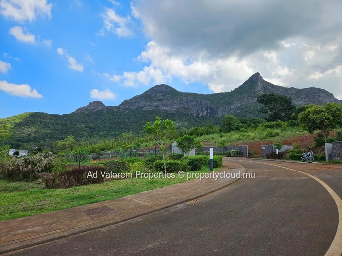 Exceptional Residential Plot for Sale – Bagatelle Hills, Moka Smart City