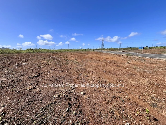 Terrain Commercial de 50 perches | L’Avenir, Moka