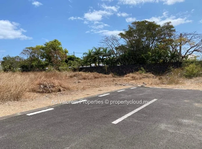 Land for Sale in Domaine de Mont Calme!