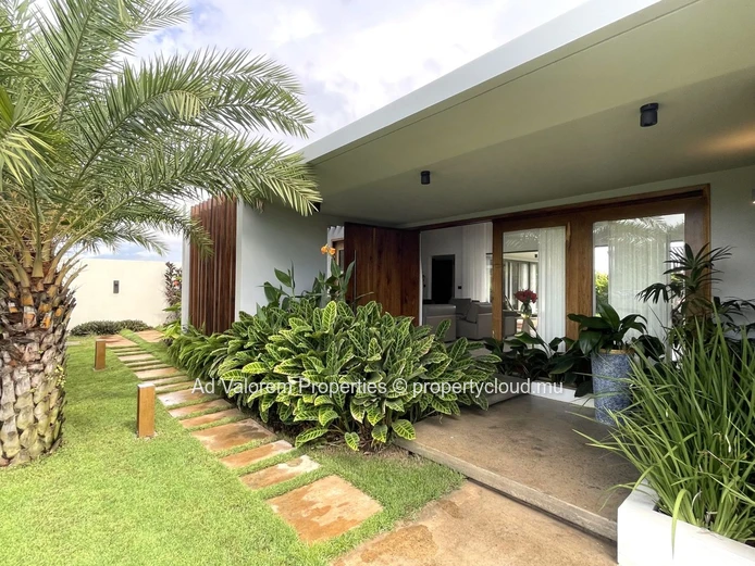 New villas with 3 en-suite bedrooms and private pool in close proximity to the sea