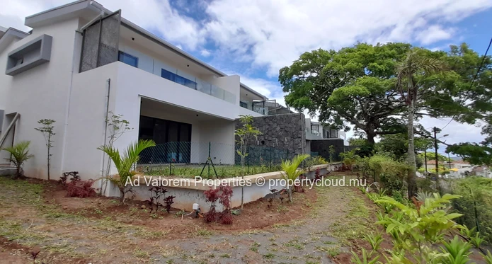 Elegant Duplex for sale in Floreal