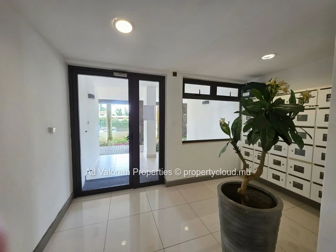 For Sale – Beautiful 2-Bedroom Apartment in Quatre Bornes