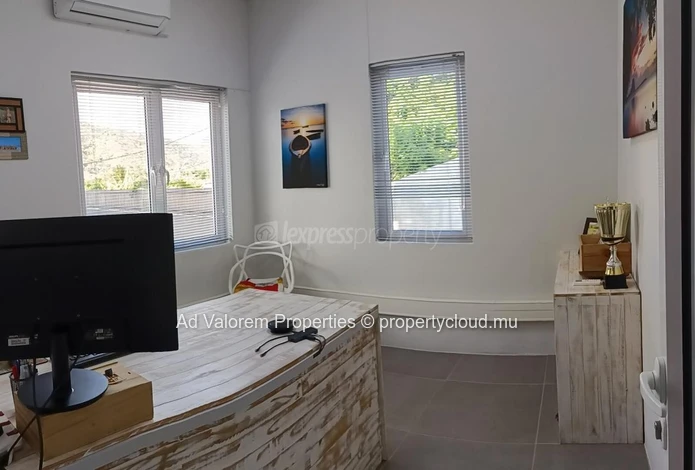 For Rent – Self-Contained 34 m² Office (Ground Floor)