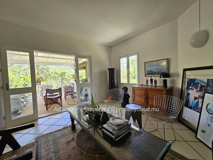 Freehold Contemporary House - 180 m2, 3 bedrooms, 2 bathrooms | Moka