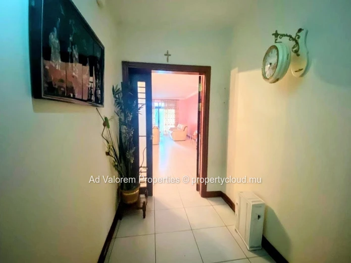 For Sale – 3-Bedroom Apartment in the Heart of Quatre Bornes