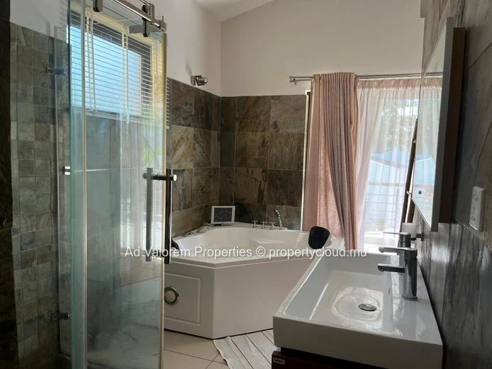 Modern Villa for Sale in Black River