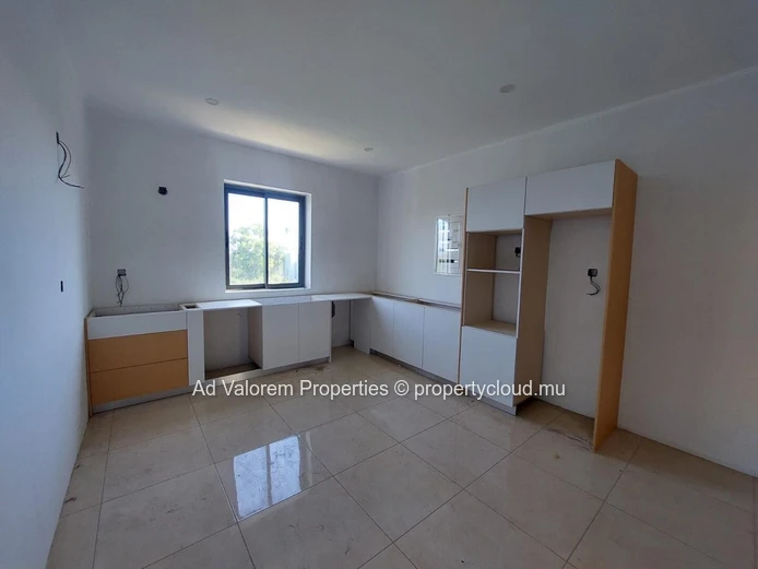 For Sale – Bright Penthouse with Panoramic Views in Grand Baie (Accessible to Foreign Buyers)